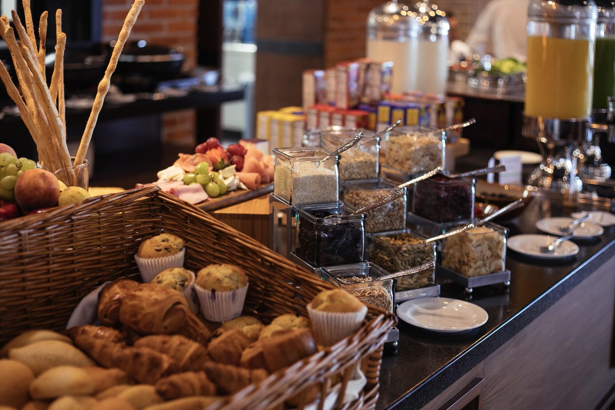 Doubletree By Hilton Celaya Celaya  Dış mekan fotoğraf